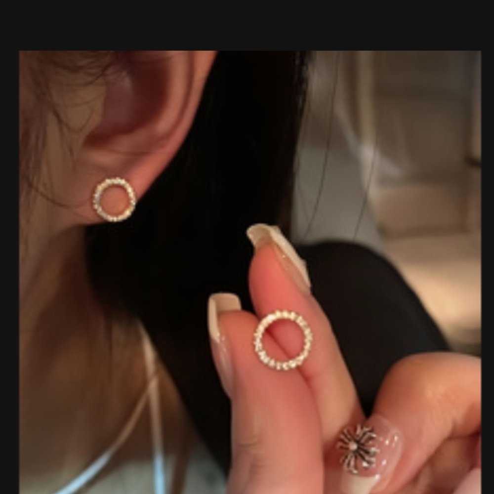 Elegant Gold Circle Stud Earrings